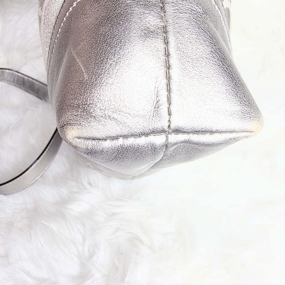 Coach Optic 2011 Large CC Metallic Silver Leather & Gray Canvas 2 Way Bag. - Picture 13 of 14